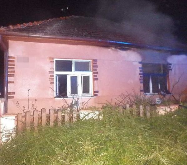 V obci Chrabrany horel rodinný dom, škoda predbežne vyčíslená na 15.000 eur.